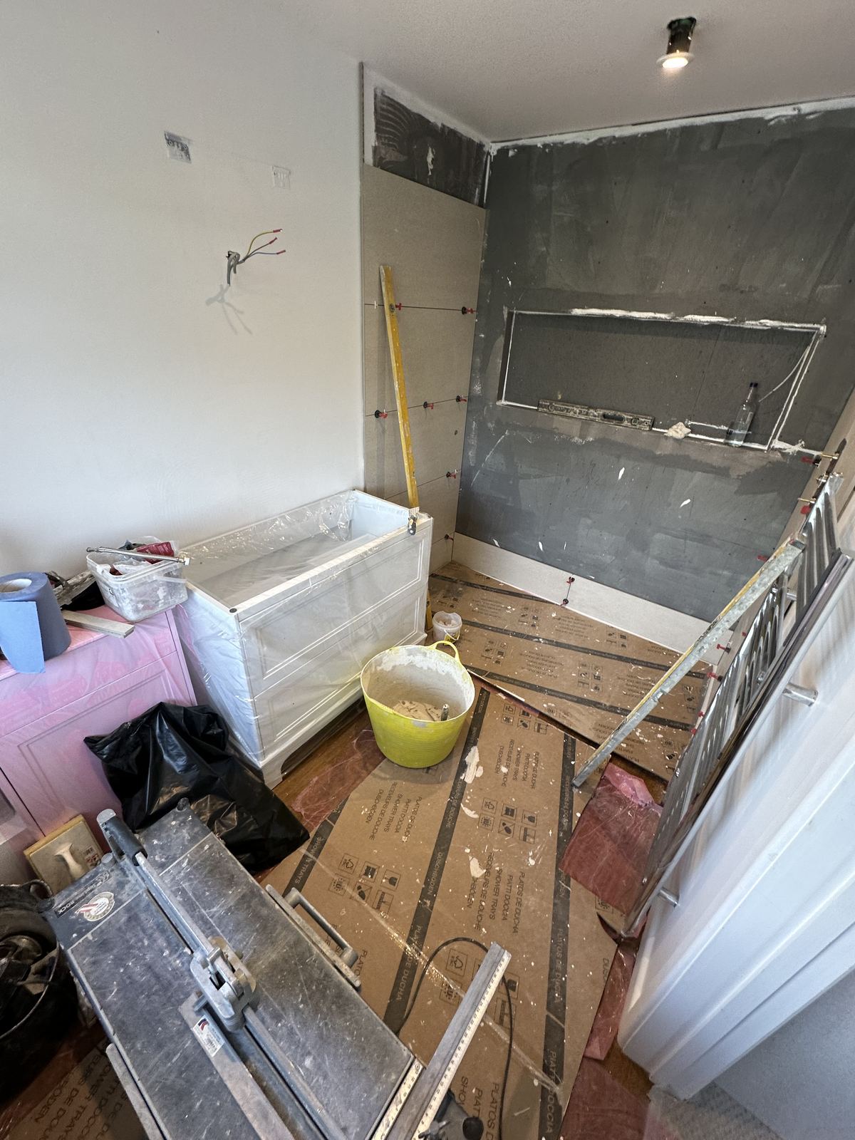 Room cleared — A Glow Behind the Glass — Shower Room, Reading
