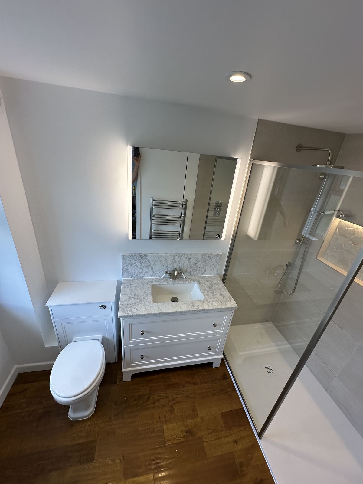 Mirror cabinet