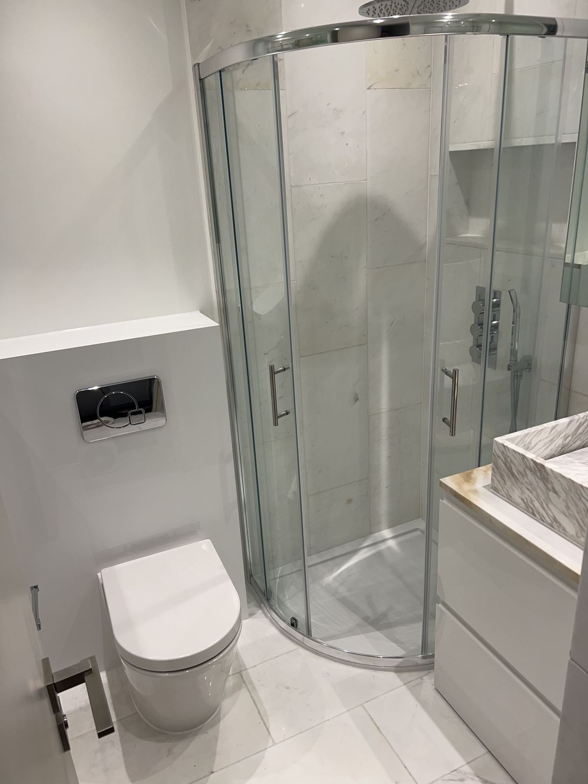 Curved shower — material reference