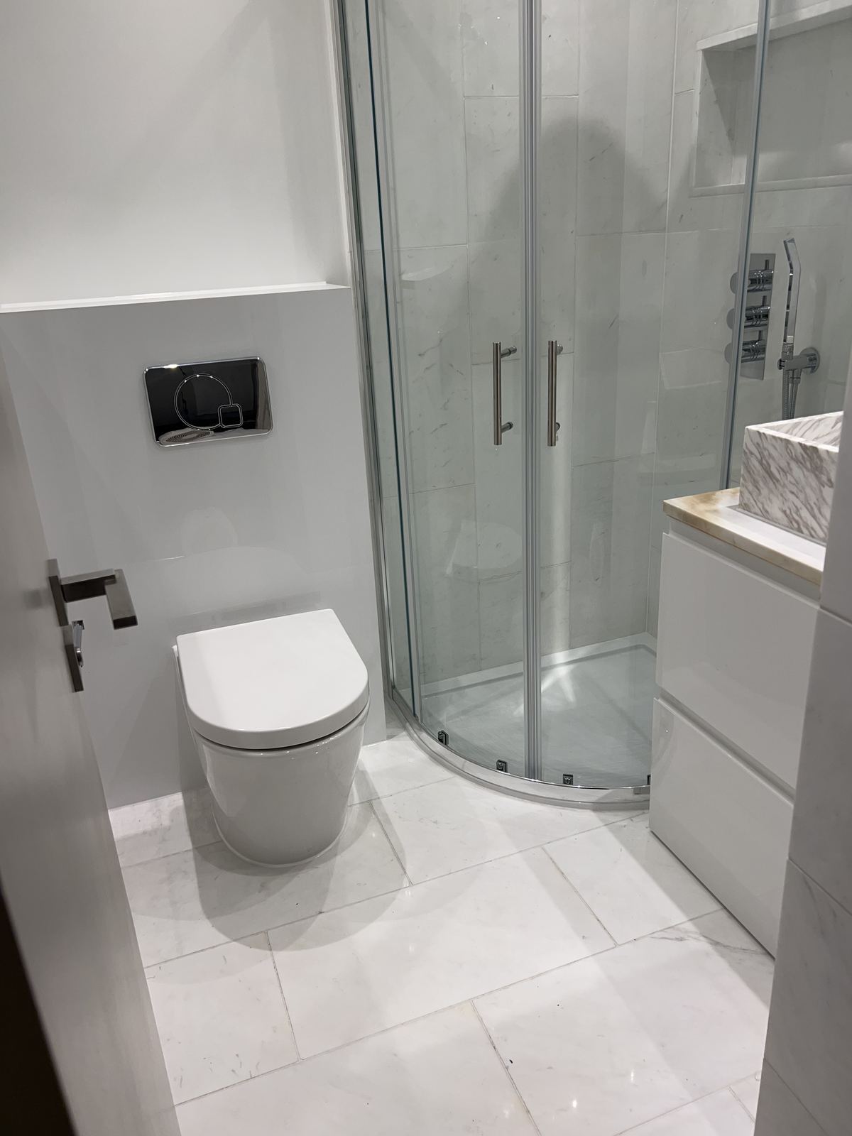 Wall-hung WC — material reference