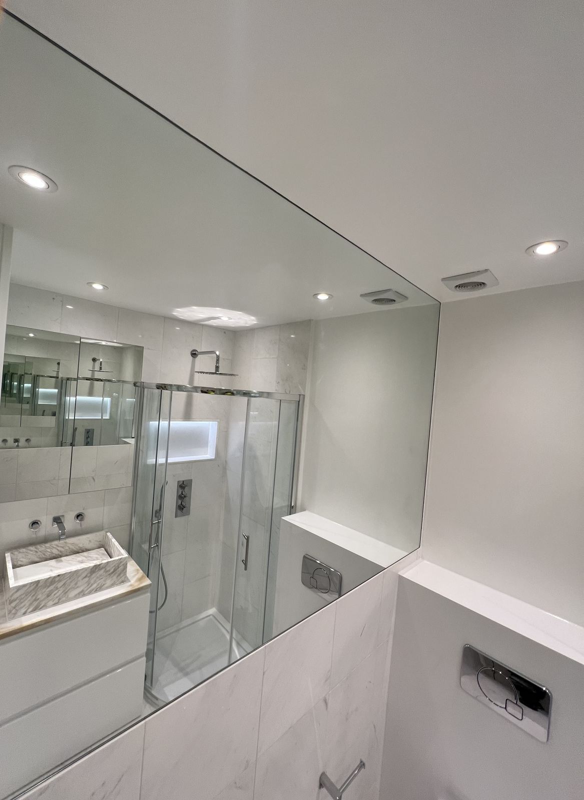 Mirror wall — material reference