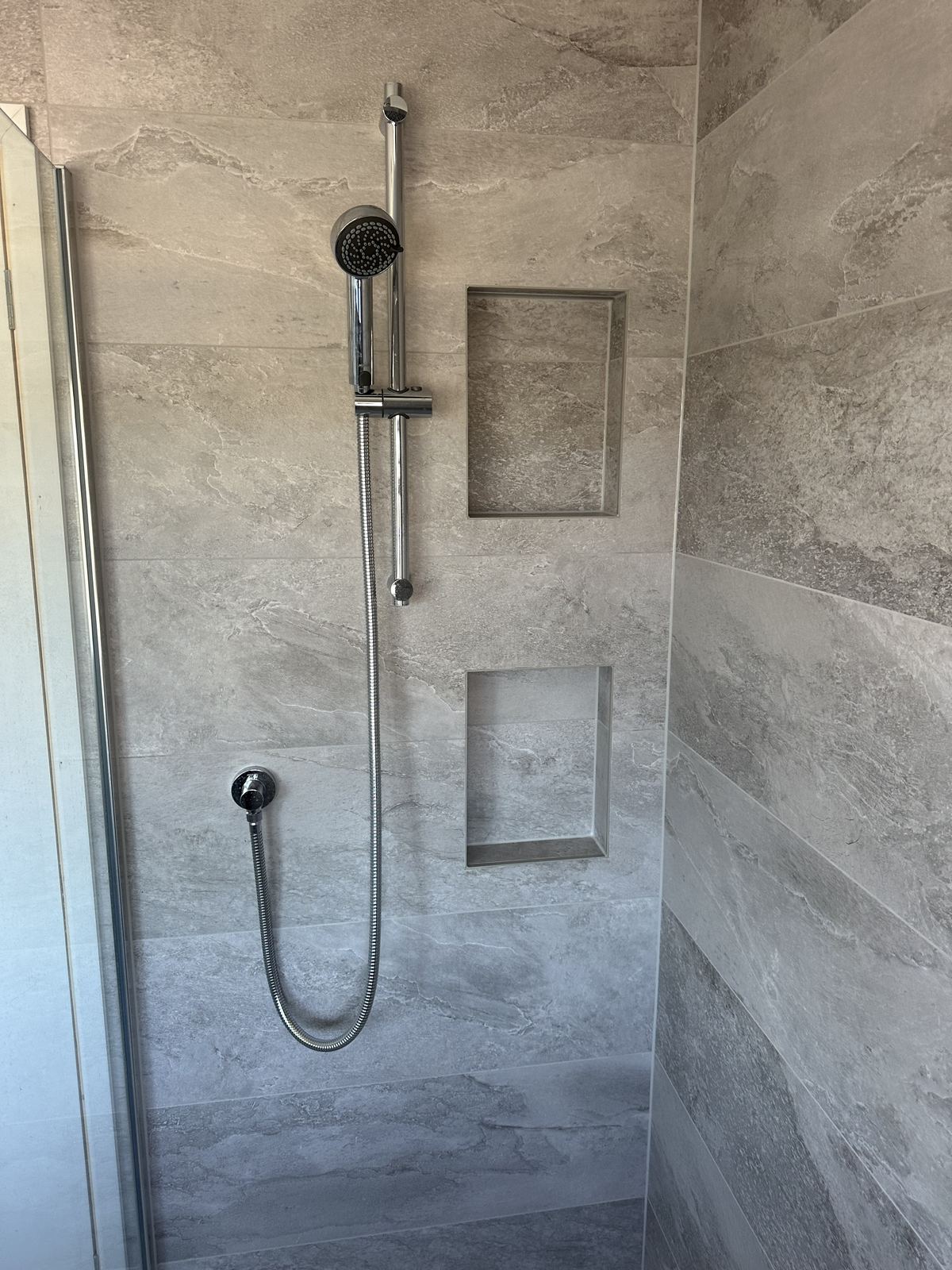 Rail shower — material reference