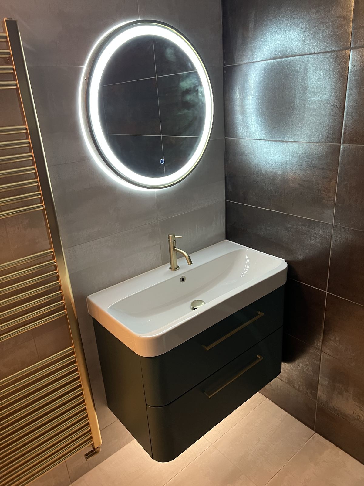 Round LED mirror