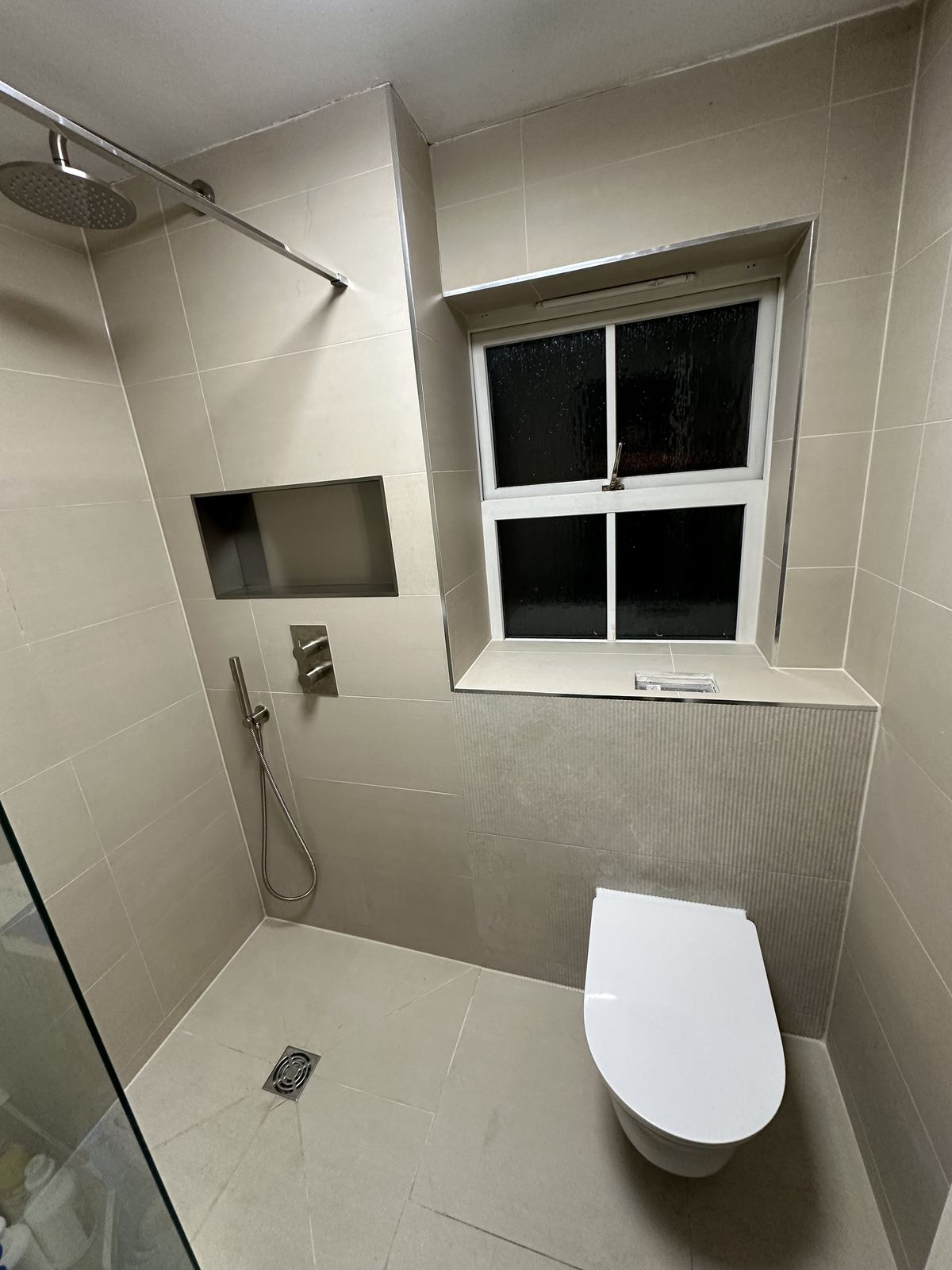 Wall-hung WC