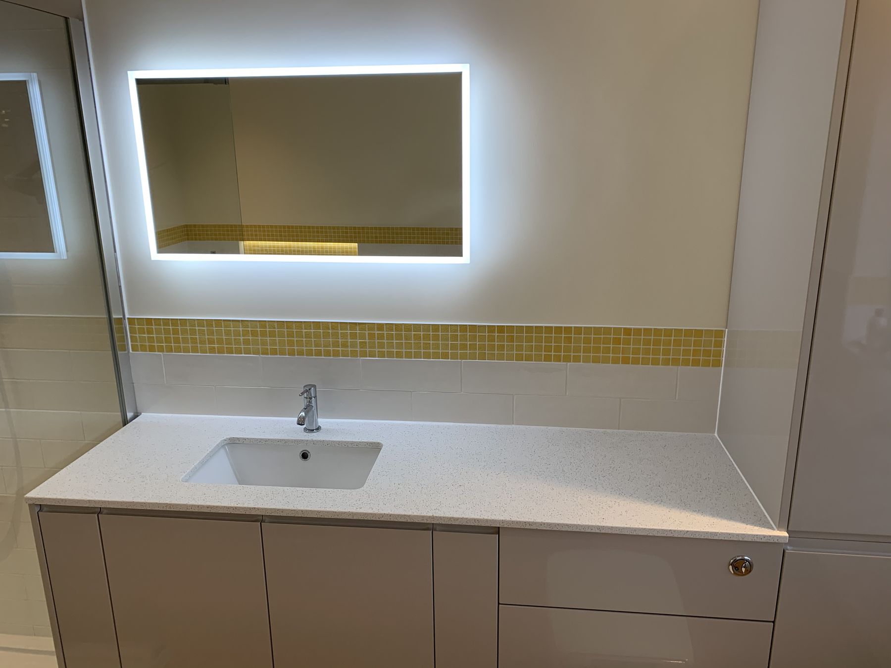 LED mirror — material reference