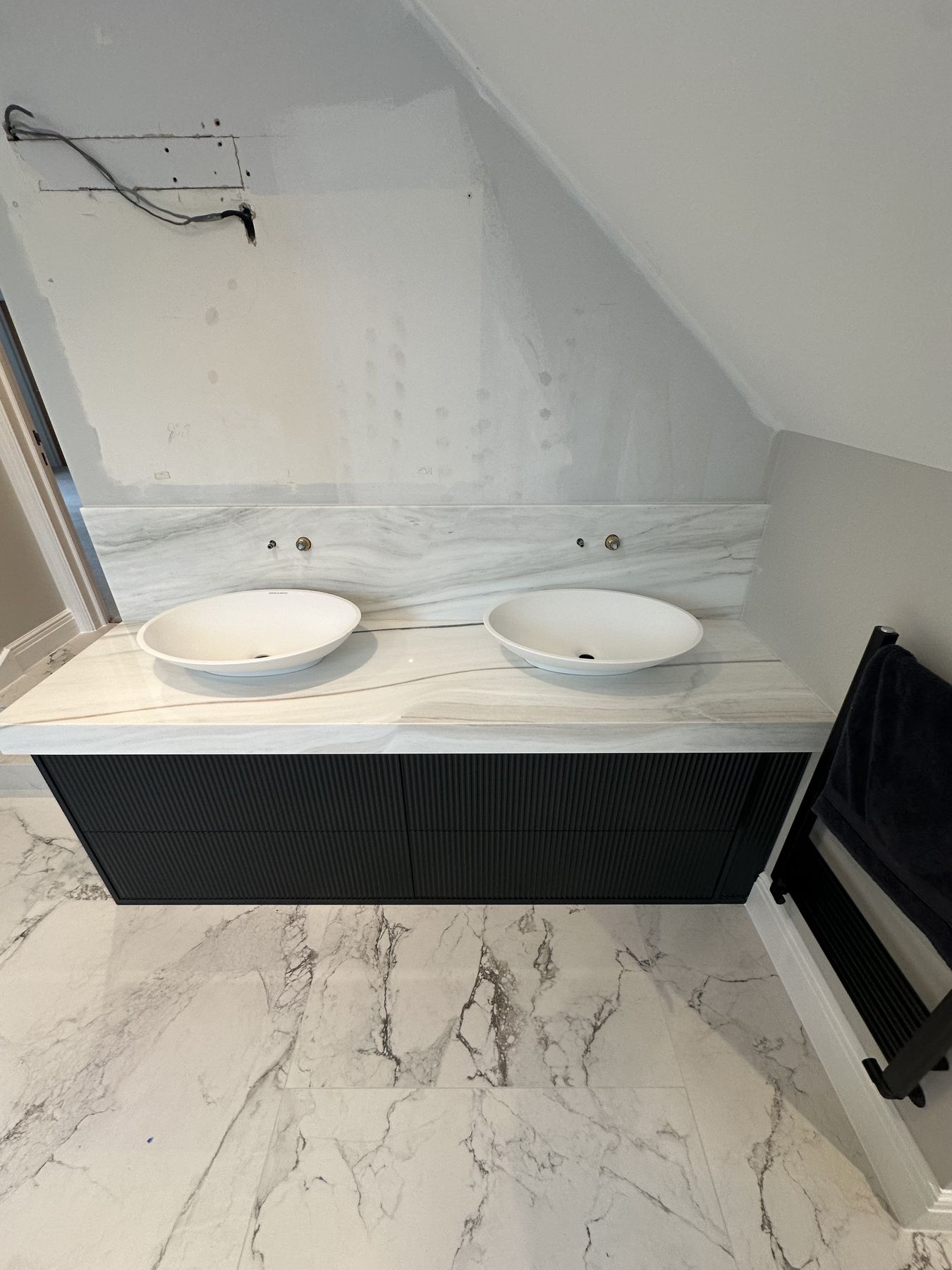 Double vanity — material reference