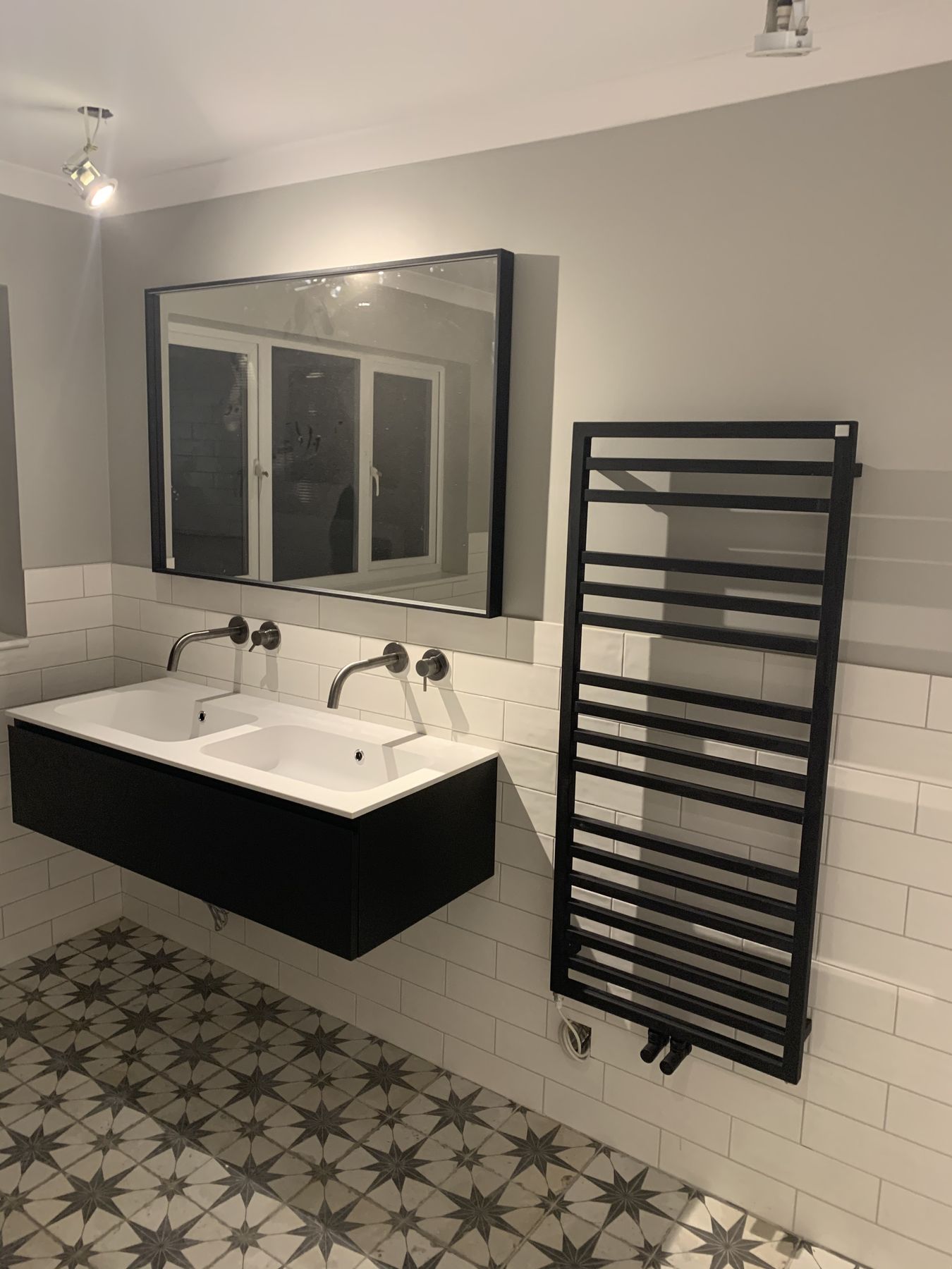 Double vanity — material reference