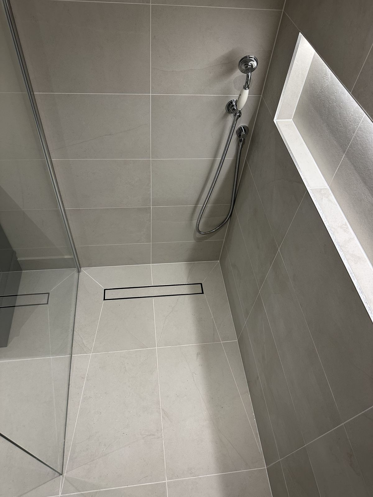 Linear drain — material reference