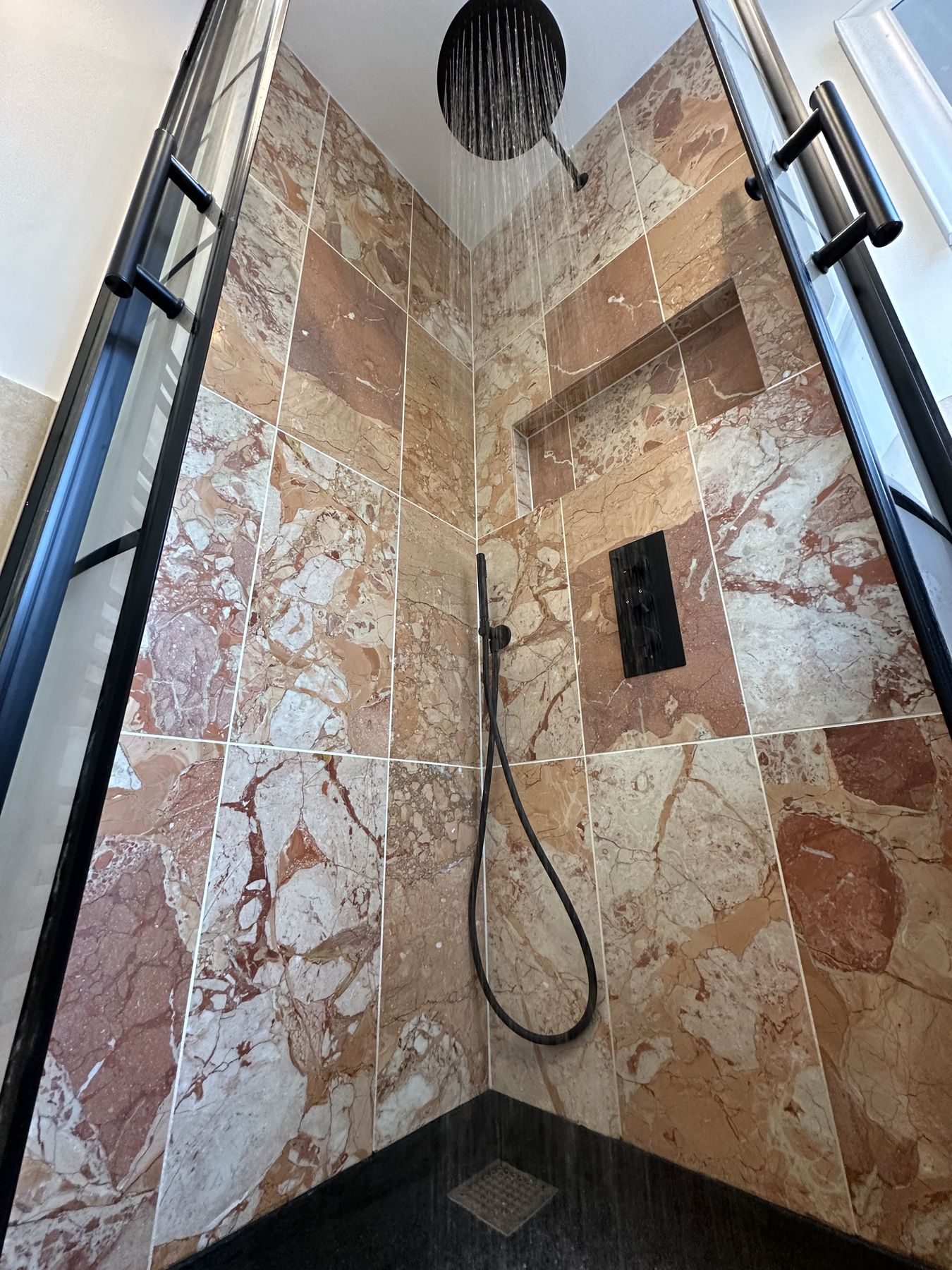 Shower niche — material reference